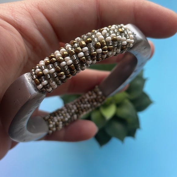 Vintage metal and bead bangle - Picture 4 of 4